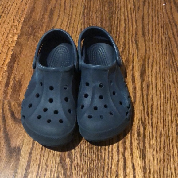 12 13 crocs
